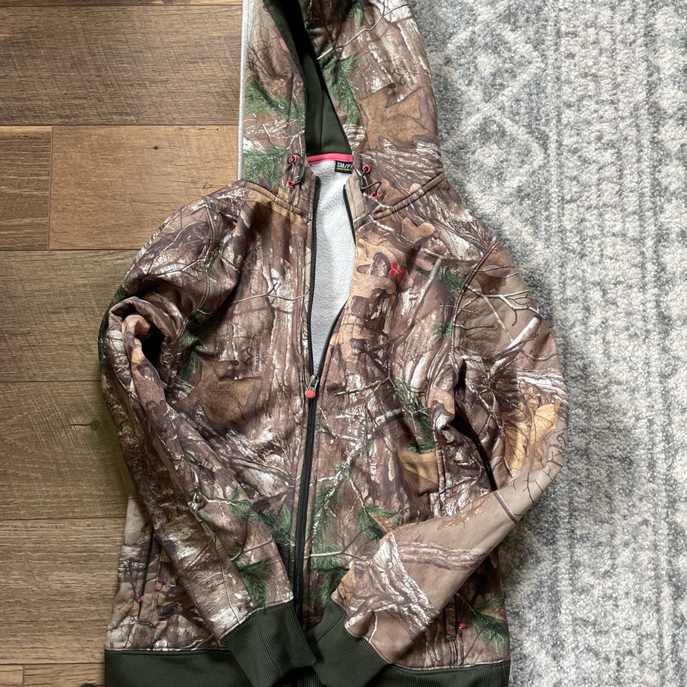 Women camp underarmour jacket